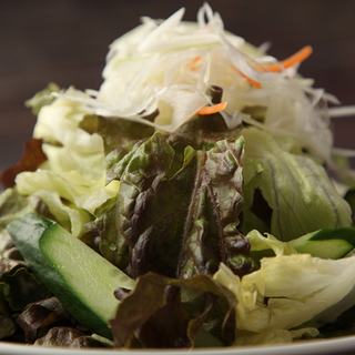和牛焼肉 和心苑 新橋汐留店のレタスのさっぱりサラダ
