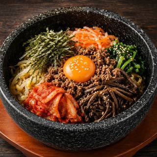 和牛焼肉 和心苑 新橋汐留店の石焼ビビンバ