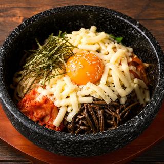 和牛焼肉 和心苑 新橋汐留店のチーズ石焼ビビンバ