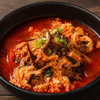 和牛焼肉 和心苑 新橋汐留店のユッケジャンクッパ